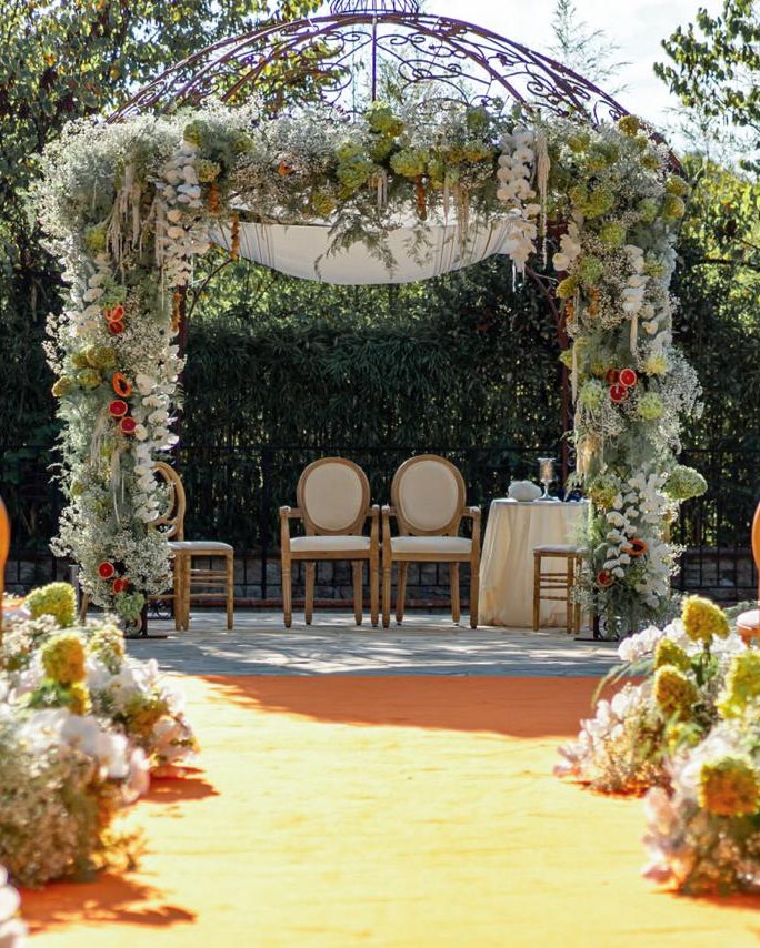 Un mariage haut en couleurs et en élégance Chaque assiette apporte une touche de vie et de raffinement à cette table de rêve, avec notre collection Dolce Vita. +33 7 80 96 25 26 (1)