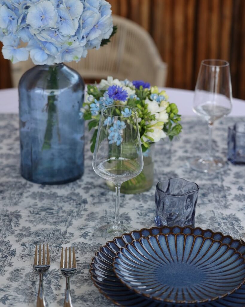 Une prestation exceptionnelle pour des moments uniques +33 7 80 96 25 26 contact@rental-concept.com___ @lestudio.production#rentalconcept #wedding#longweddingtable #luxury#luxurytab